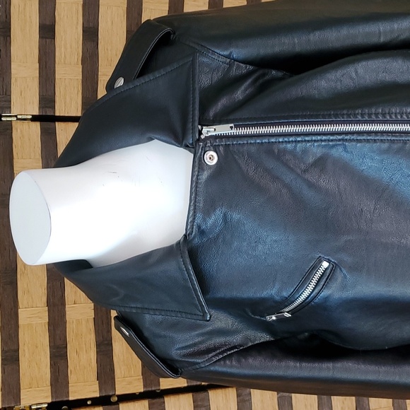 NWT!! $120 msrp Lane Bryant faux leather moto jacket - Picture 8 of 16